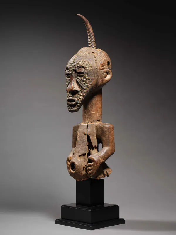Importante statue Songye
République démocratique du Congo
Hauteur : 85 cm
Estimation : 40 000 - 60 000 € 