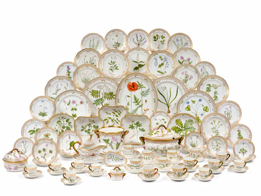 Importante partie de service en porcelaine de Copenhague du XXe siècle  
Modèle Flora Danica  
Estimation : 30 000 - 50 000 €