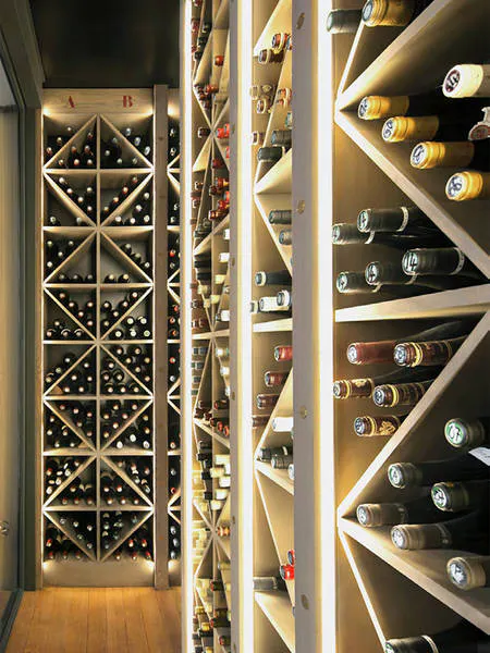 Vue du restaurant Les Climats, rue de Lille à Paris (2013-2023)