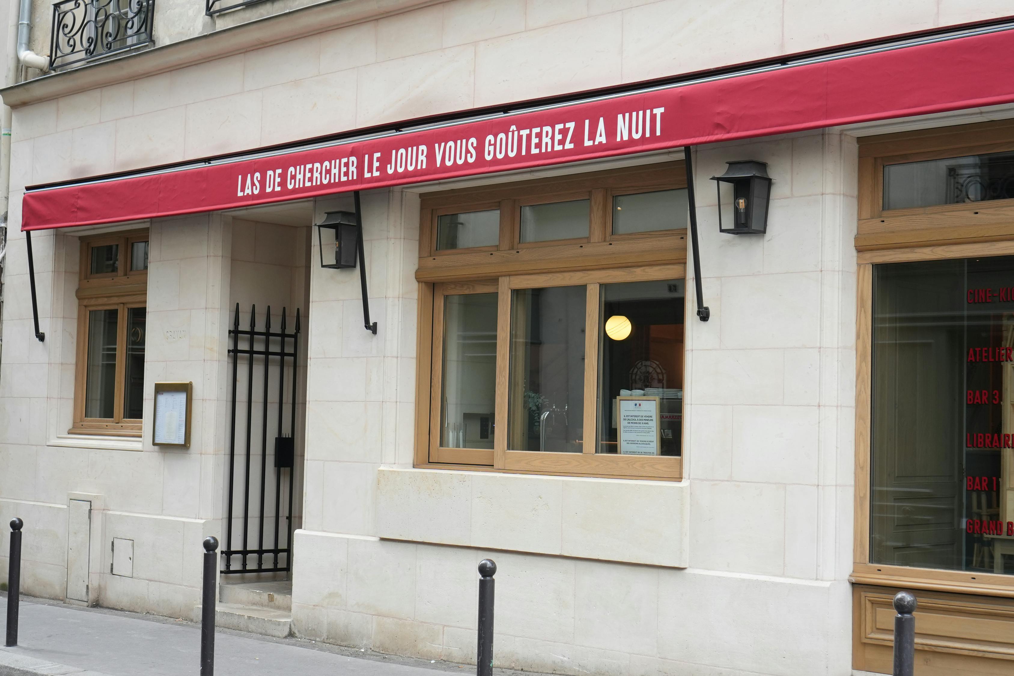 TYPOGRAPHIE custom pour Cravan
