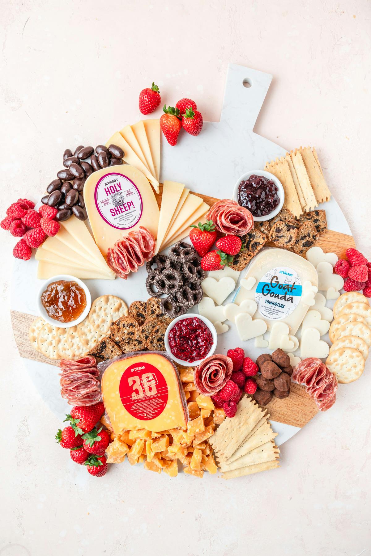 artikaas gouda cheeseboard