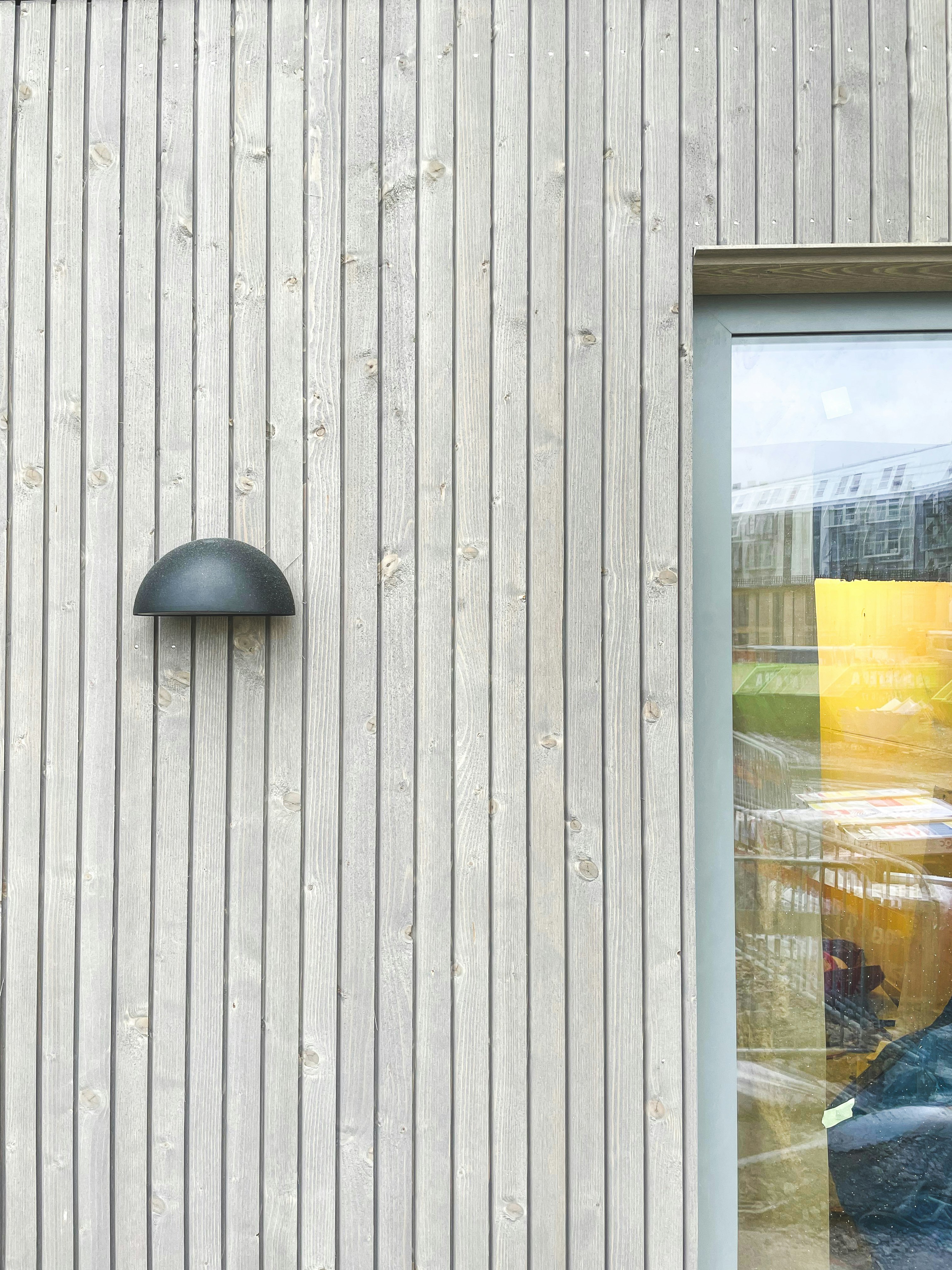 Arkitekt ritade hus i Täby - detalj träpanel på äldreboendet Öreslandet