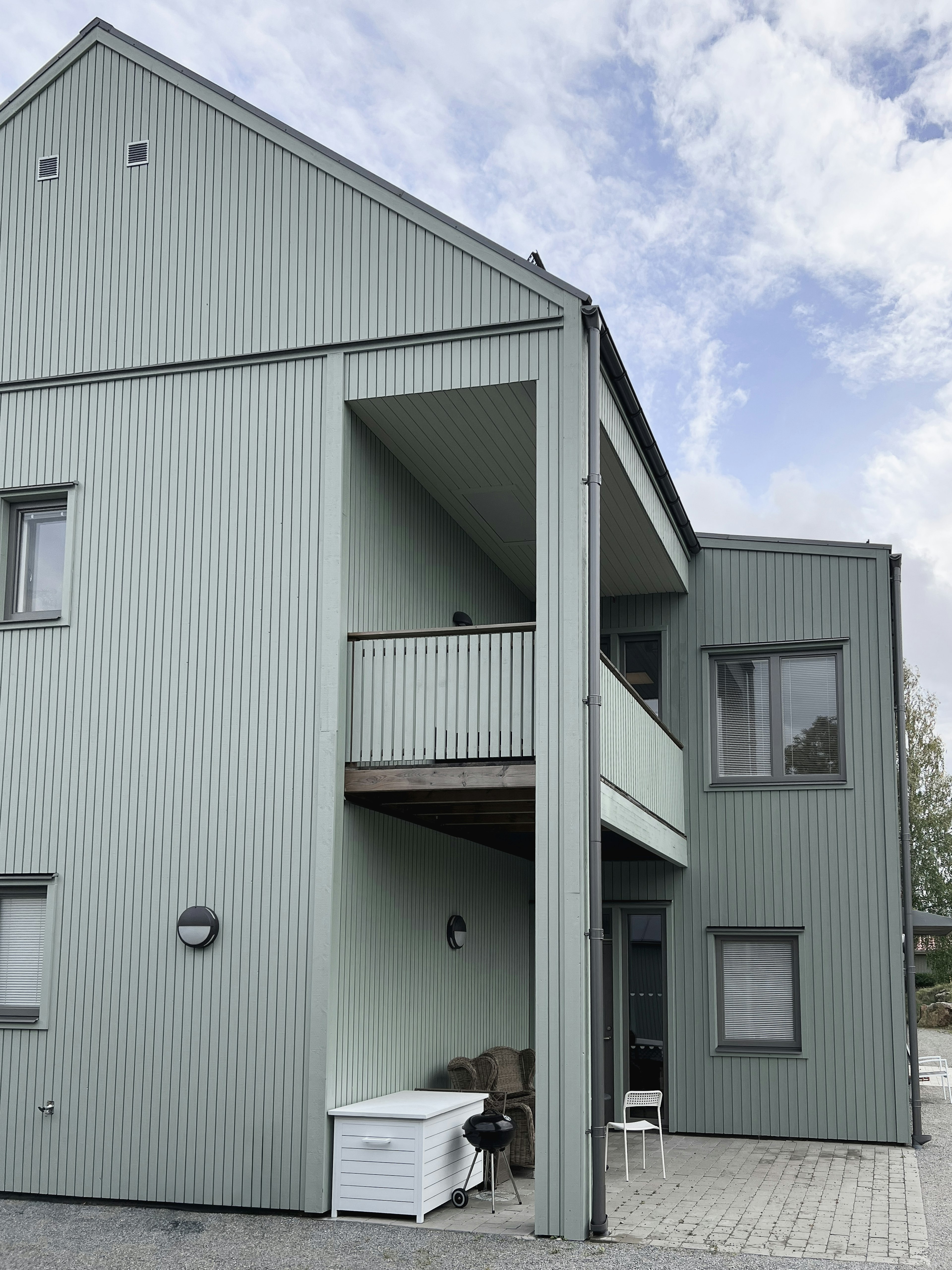 Bild på gemensam balkong i Gredelby LSS, arkitekt ritat LSS-boende med sociala mötesplatser i Knivsta.