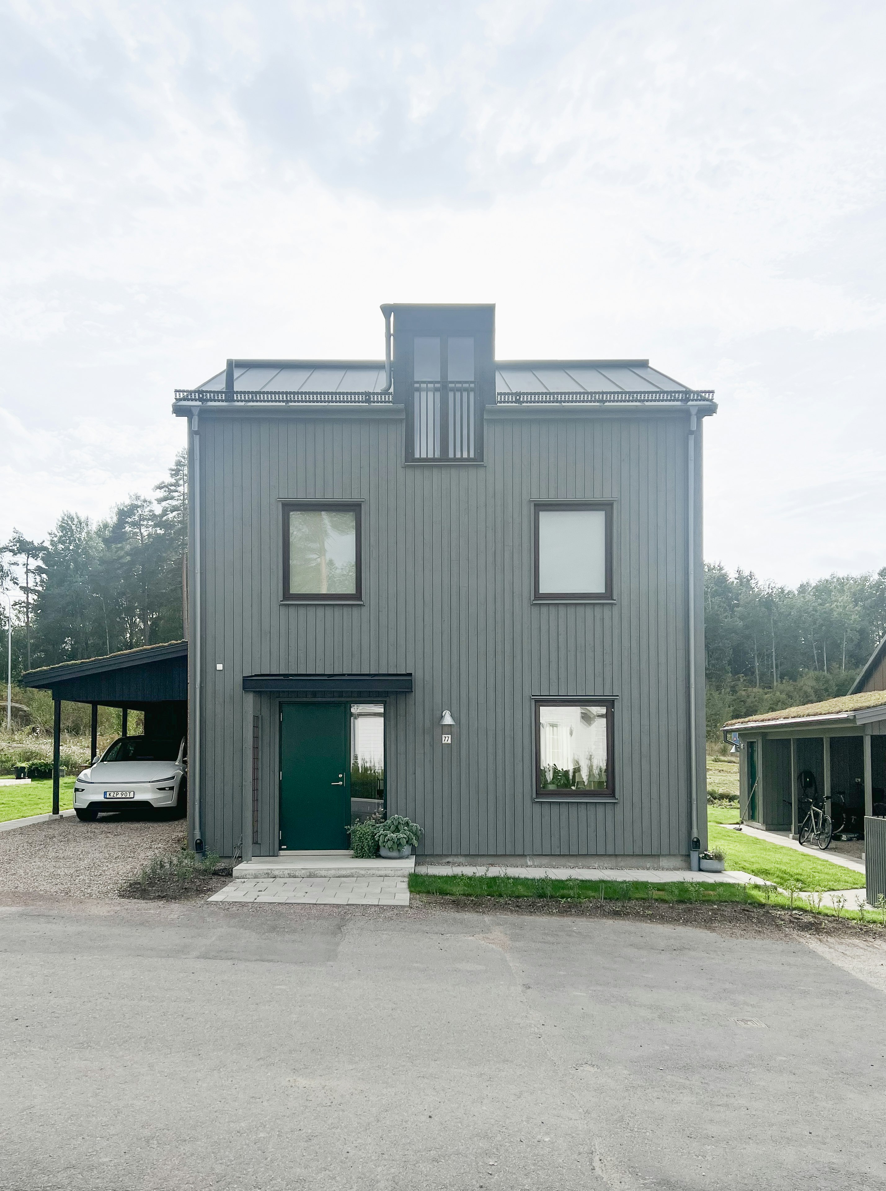 Hållbara trähus i Vallhusen Hjulsbro, Linköping – en mix av parhus och friliggande hus för olika familjekonstellationer.