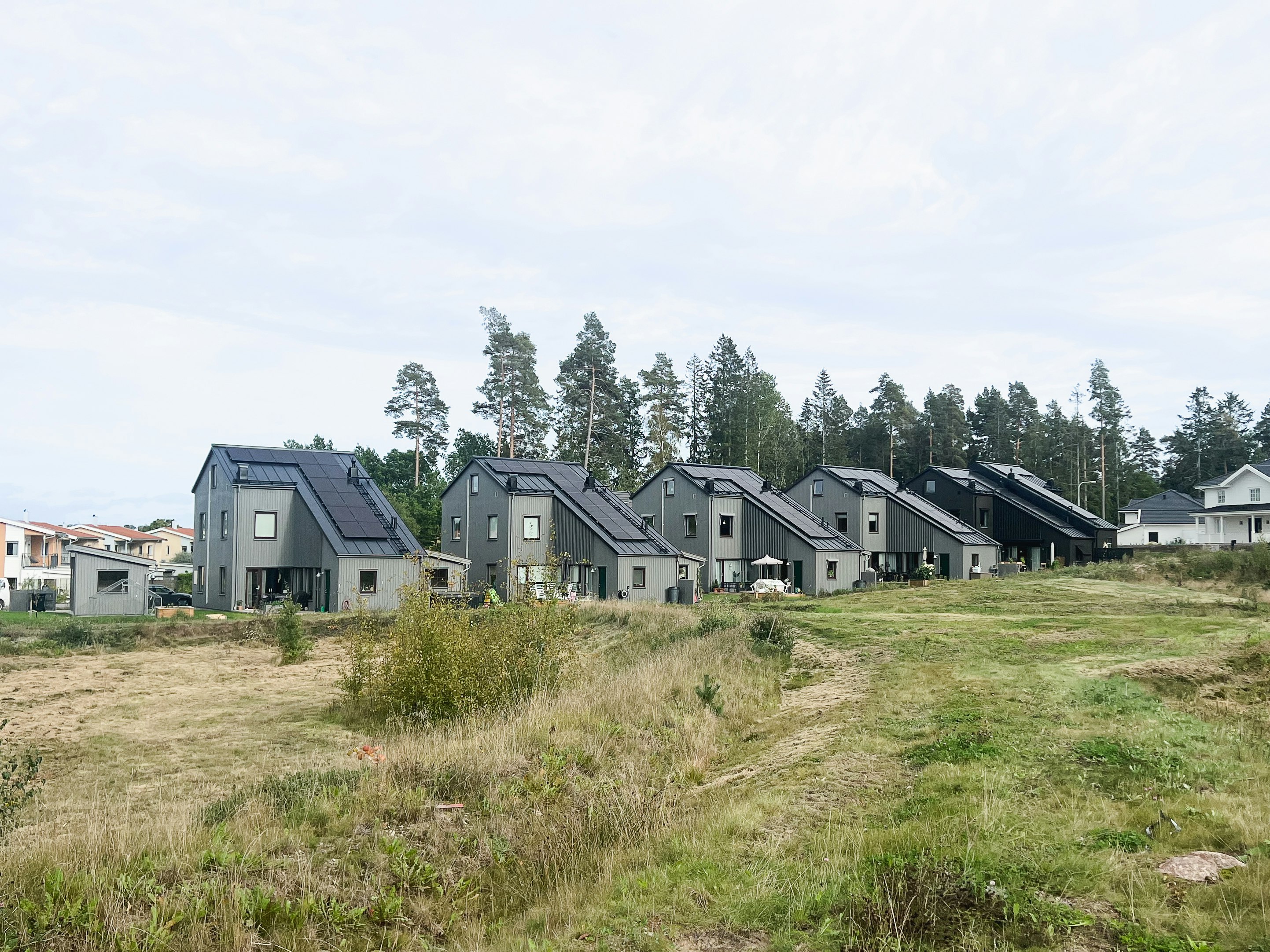 Översiktsvy över Vallhusen i Hjulsbro, Linköping – ett bostadsområde med friliggande hus och parhus ritade av arkitektkontor i Stockholm.