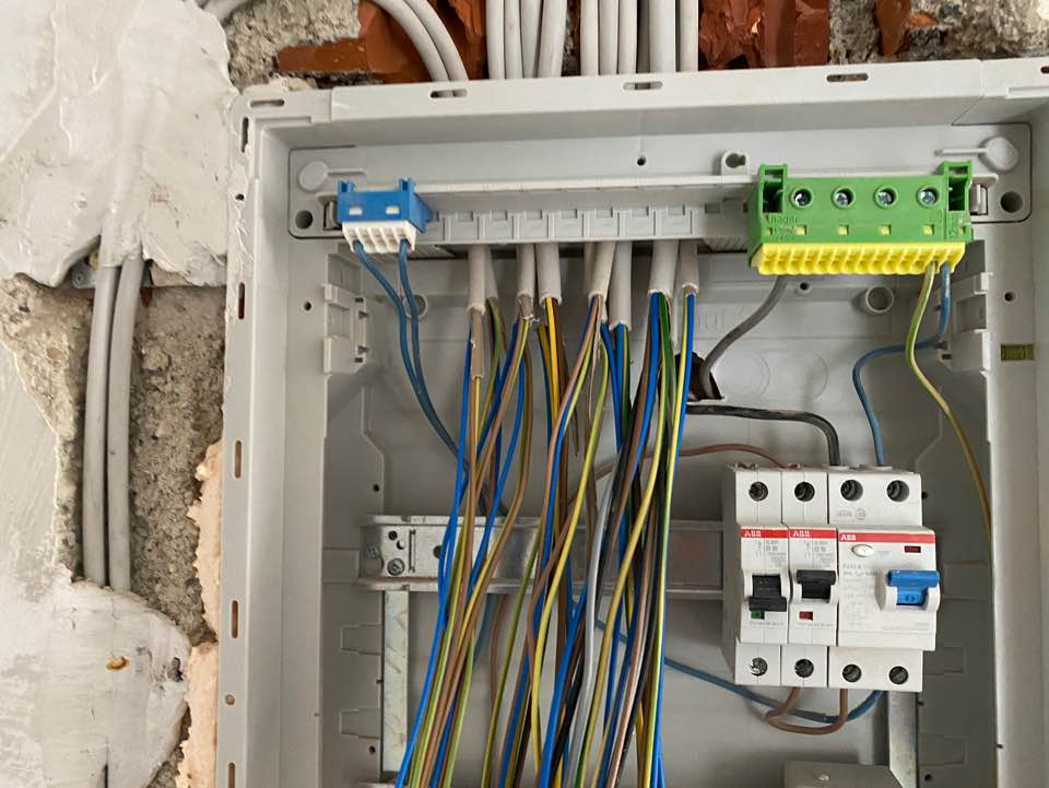 Under German law, when renovating older buildings, there are significant restrictions if electrical wiring and distribution boards are not replaced.