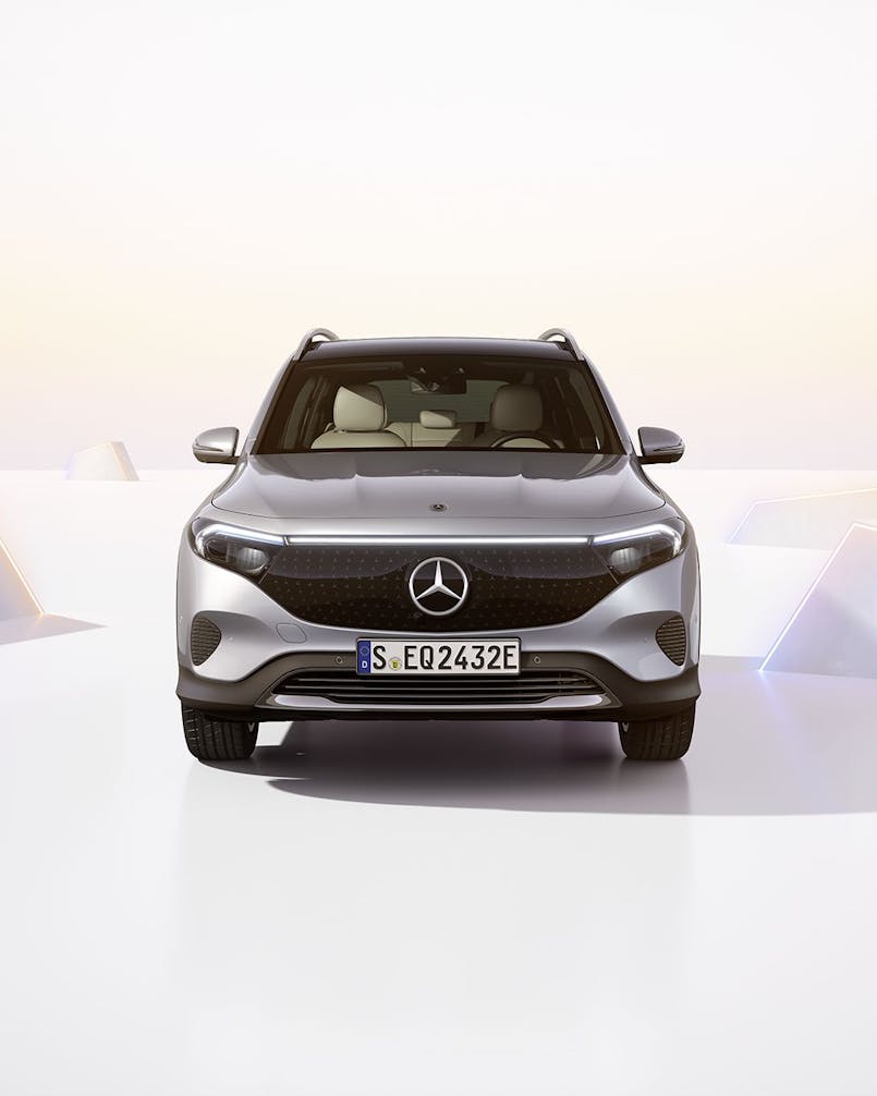 Mercedes-Benz-EQB-FL-séð að framan-studio