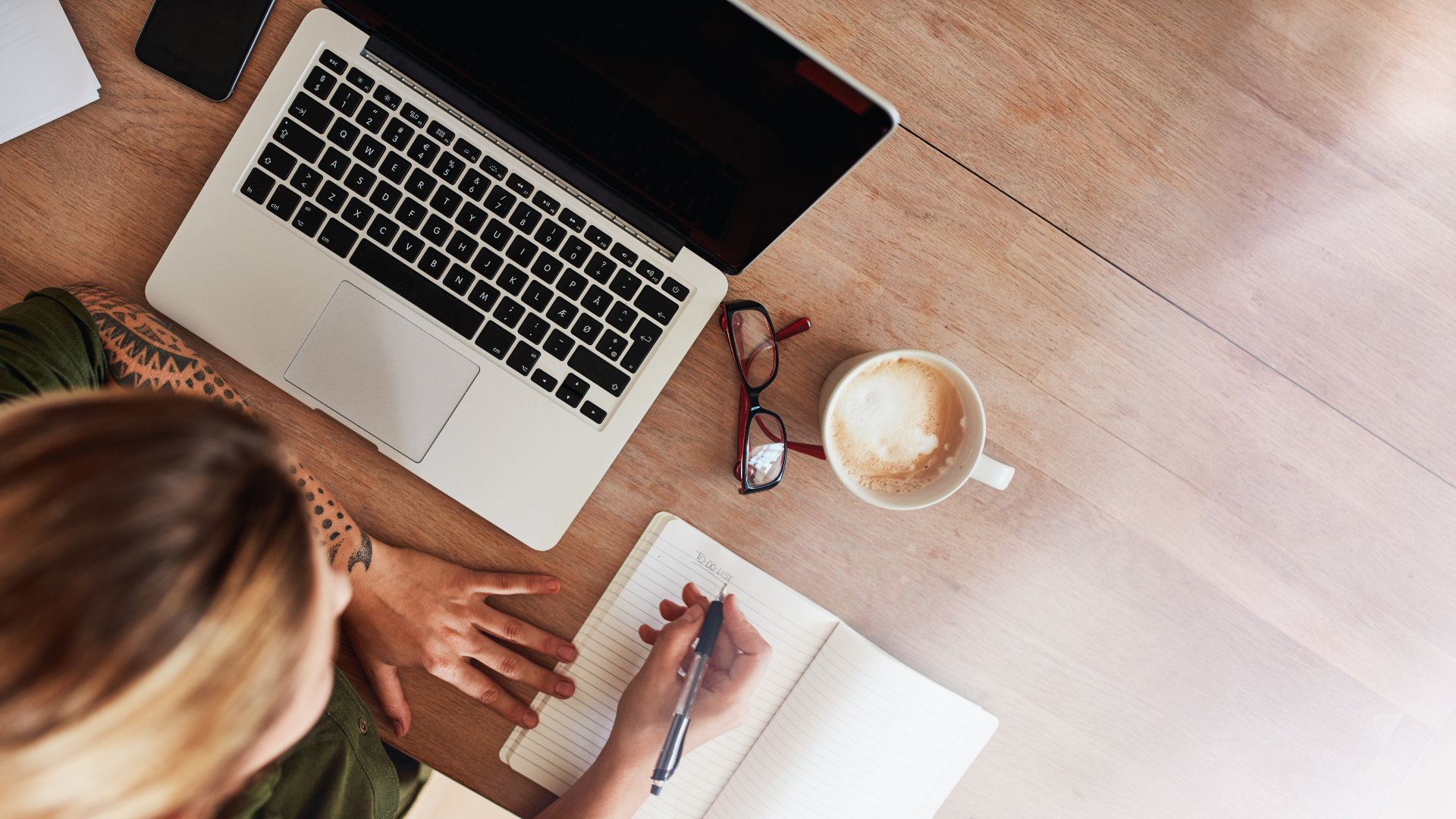 Un colotis fais la liste des avantages d'une ASL