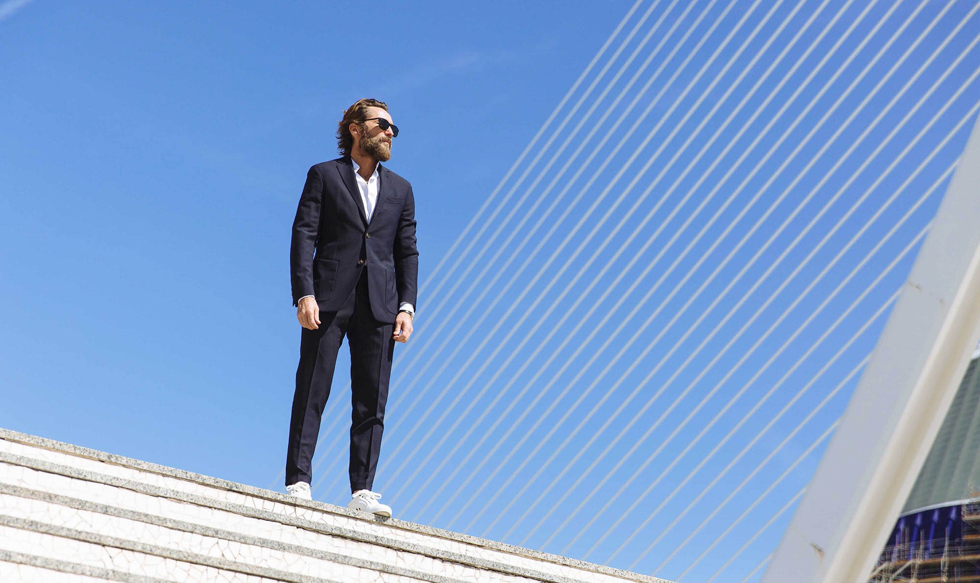 Le Costume Frais Asphalte