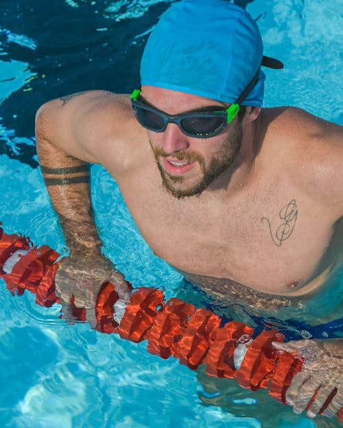 CURSOS Y CLASES DE NATACIÓN