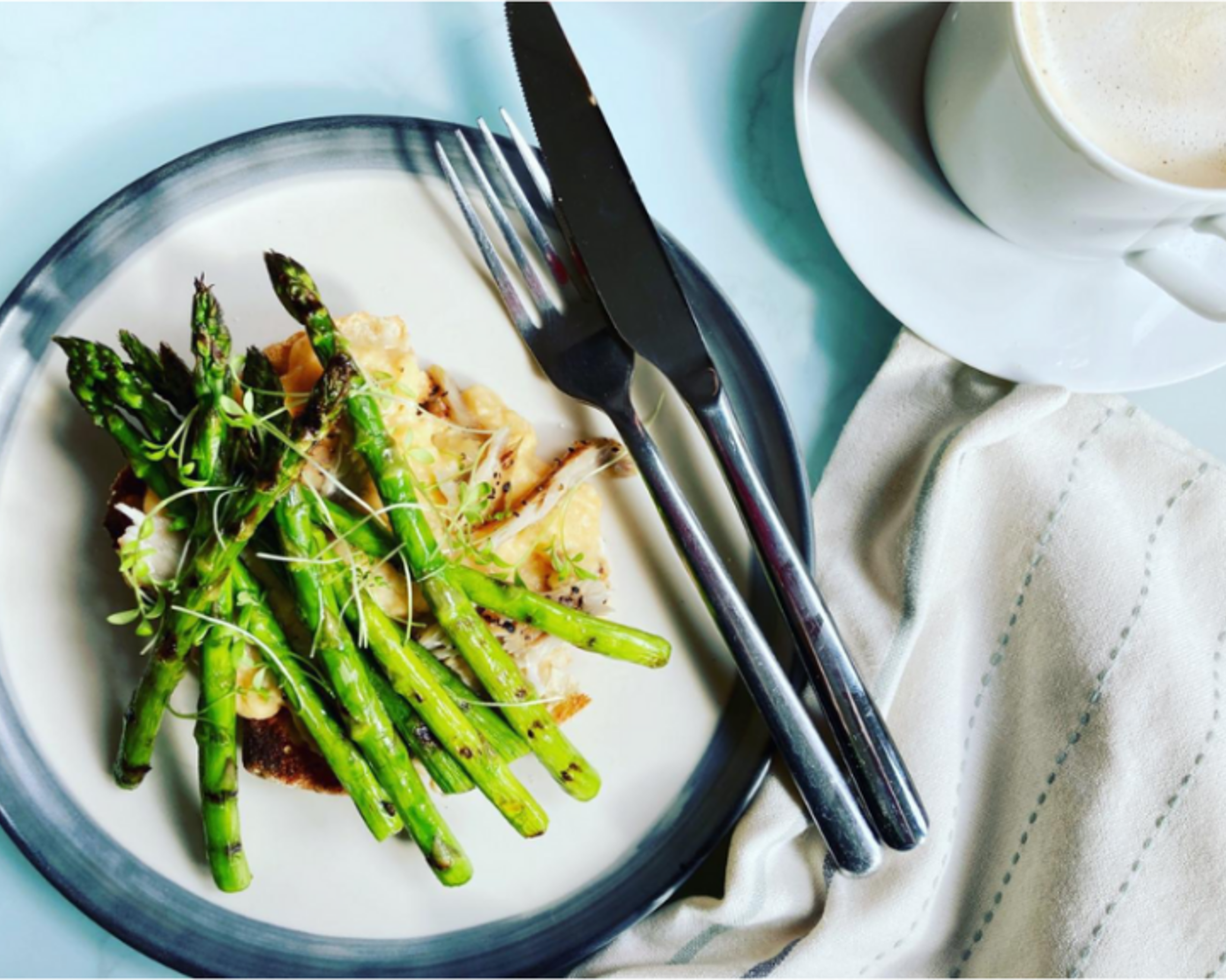 Smoked mackerel and asparagus eggs