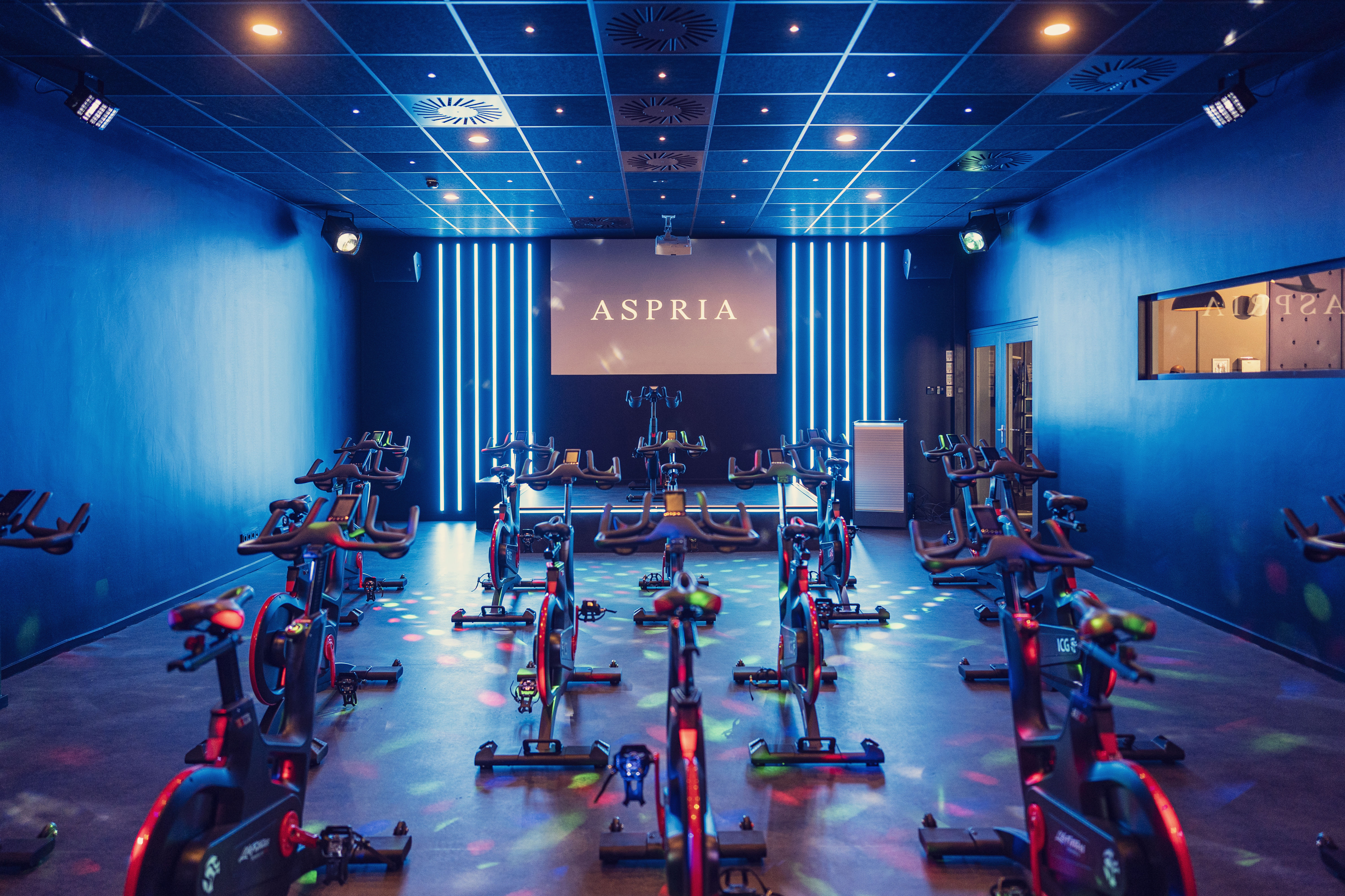 NEUES 80 M2 INDOOR CYCLING STUDIO
