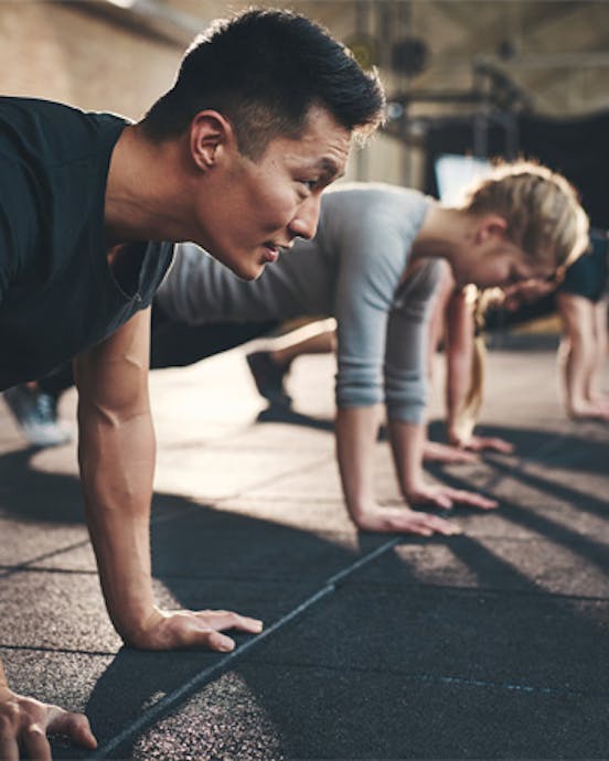 UNSERE TOP 9-HIIT ÜBUNGEN FÜR SCHNELLE ERGEBNISSE