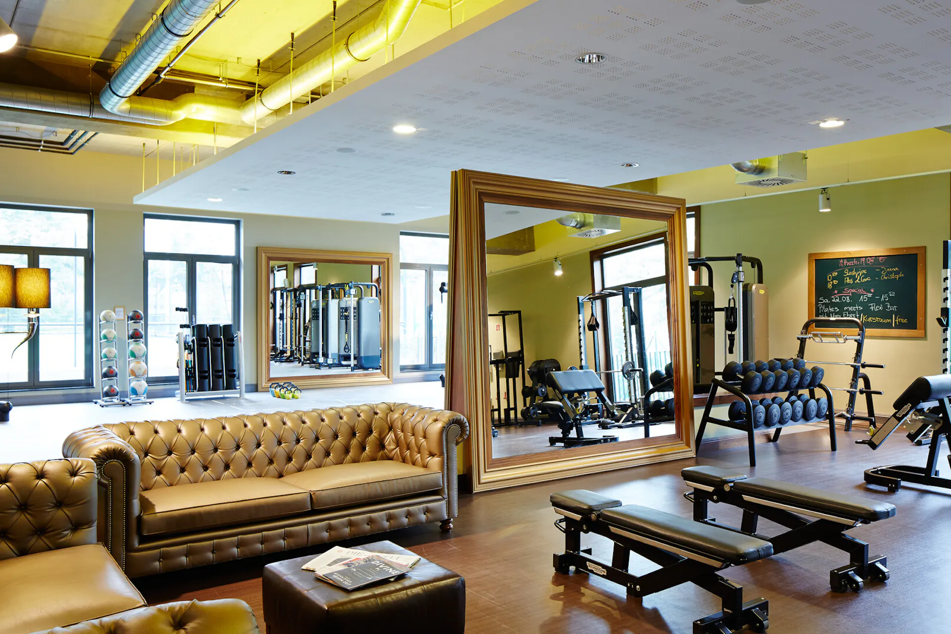 BRING A FRIEND - 11. BIS 17. DEZEMBER 2023