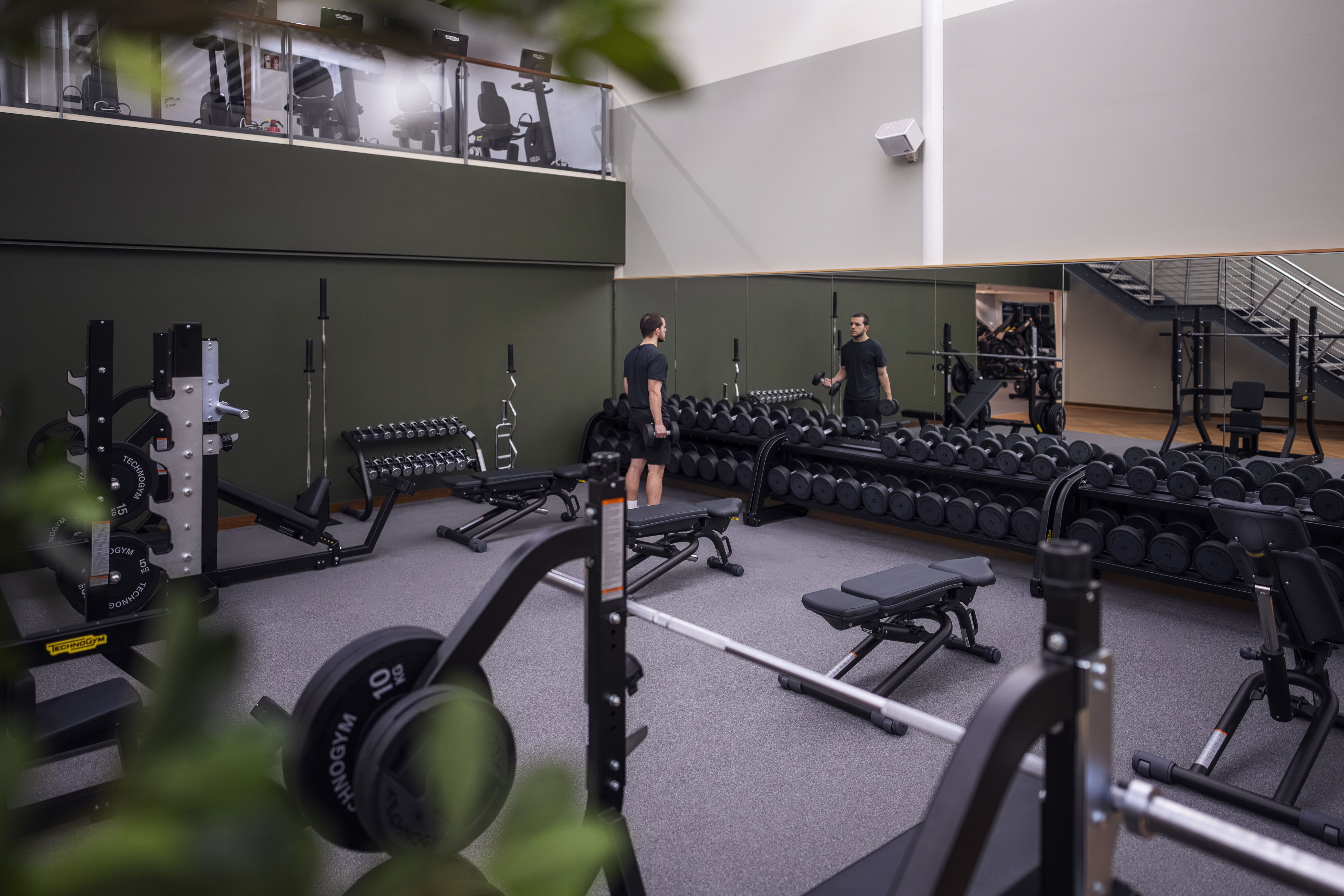 FITNESS AUF ZWEI EBENEN