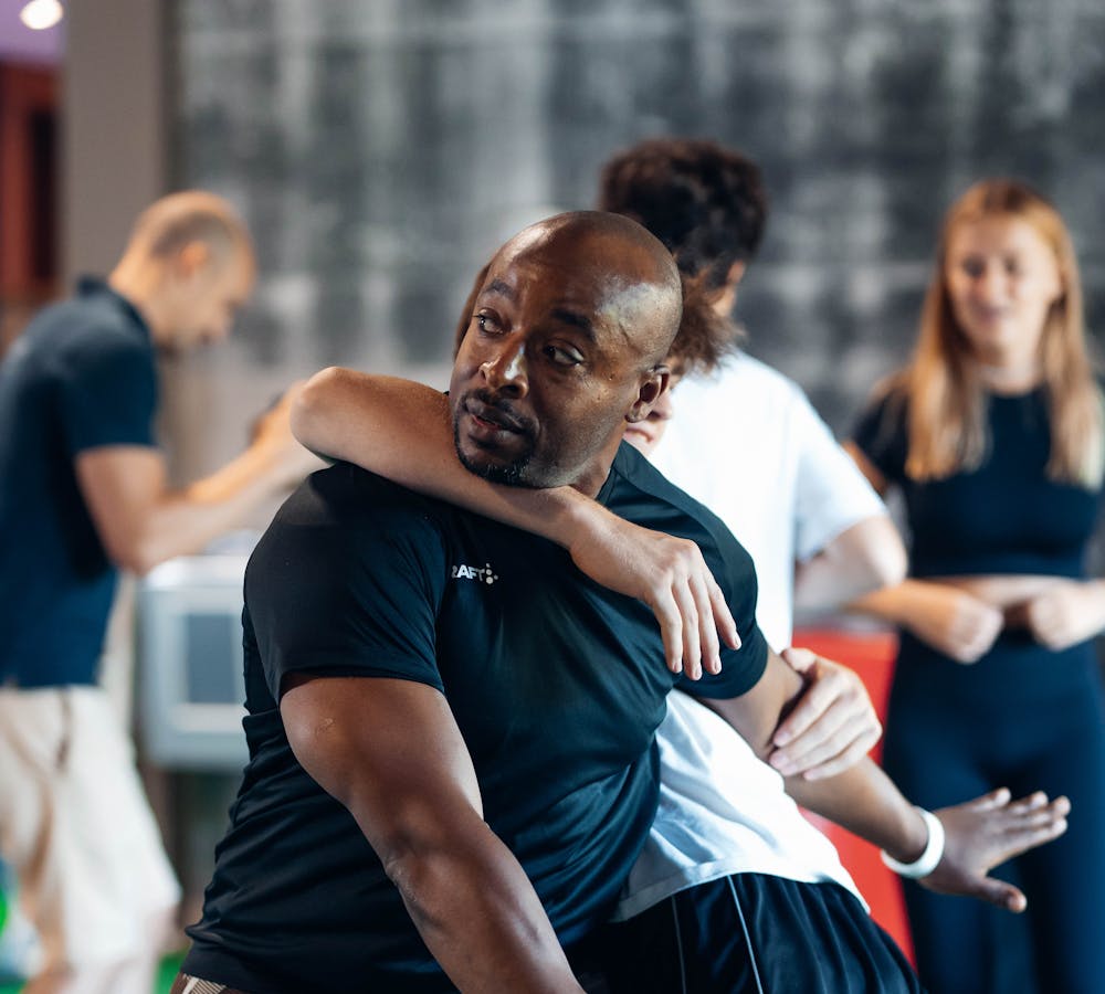 “La self-défense ne consiste pas à faire preuve de violence mais plutôt à trouver une solution pragmatique et proportionnée face à une menace.”