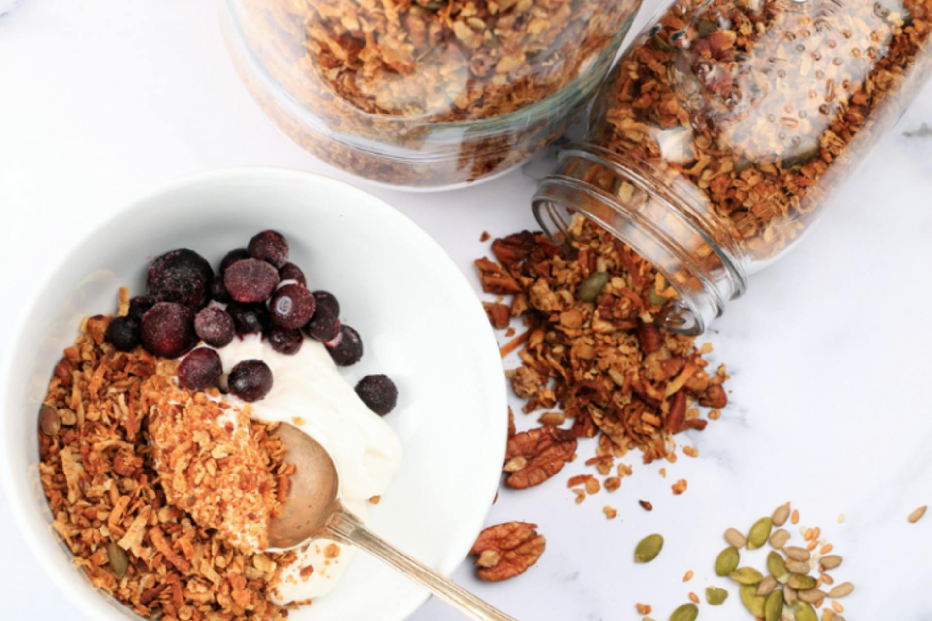 Kokos-, Pekannuss- und Saaten-Müsli