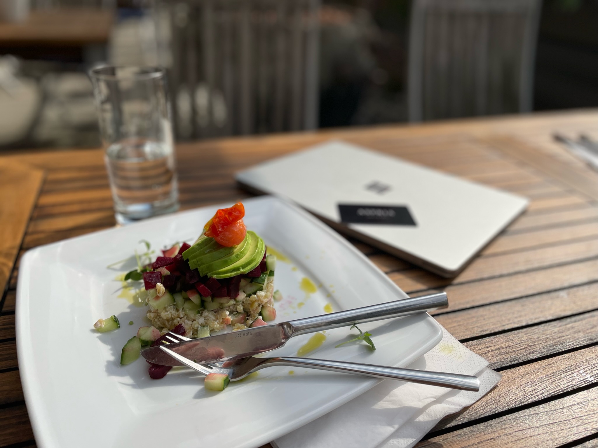 Vegane Tartar, Sautierter Calamari und High Protein Tiramisu Dessert