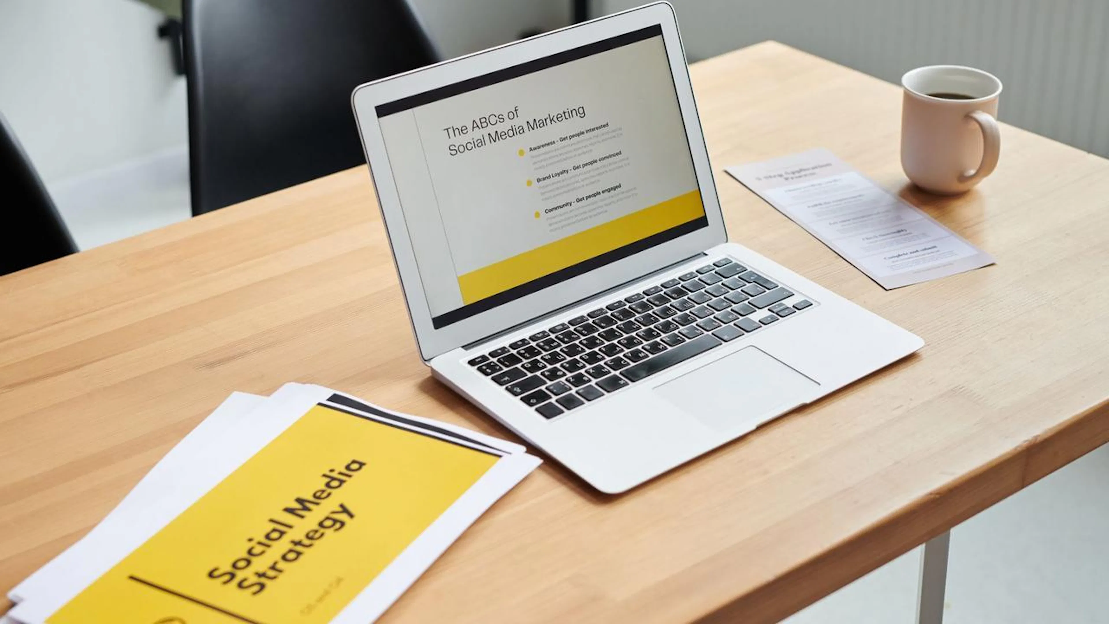 Inteligência artificial recriando momentos e memórias em um contexto corporativo.