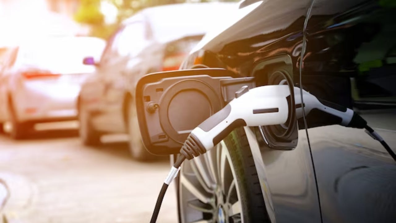 O Novo Rumo dos Carros Elétricos no Brasil: Tarifas de Importação e o Programa Mover