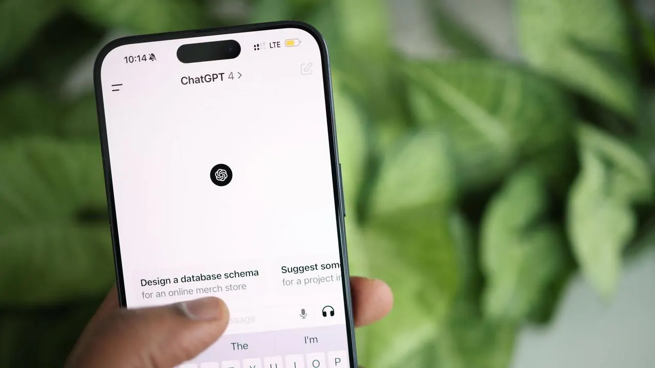 Smartphone futurista com funcionalidades de IA e equipes de negócios inovando.