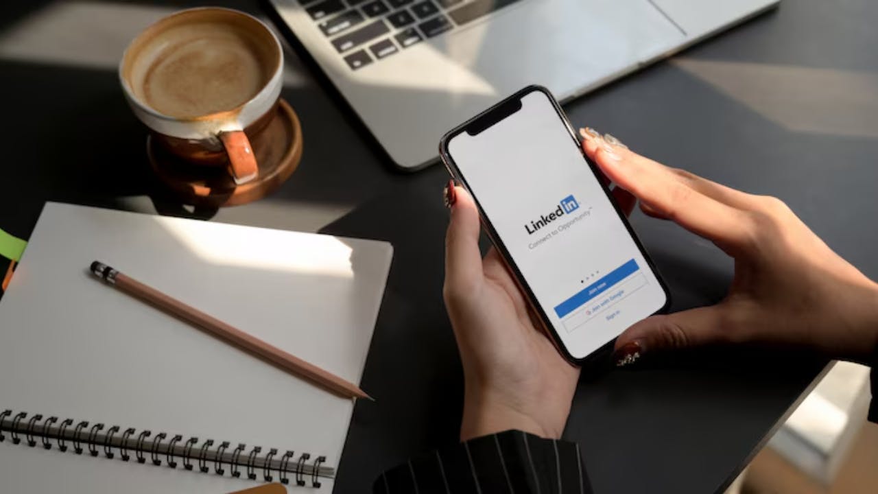 LinkedIn Introduz Novas Ferramentas de IA para Orientação Profissional