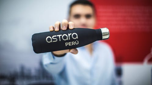 Astare Perú logo on bottle