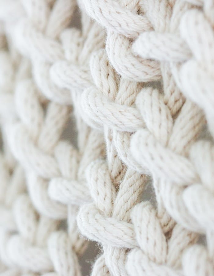 Maille de laine ajourée pour faire les manches du pull fantaisie pour les femmes Atelier Unes