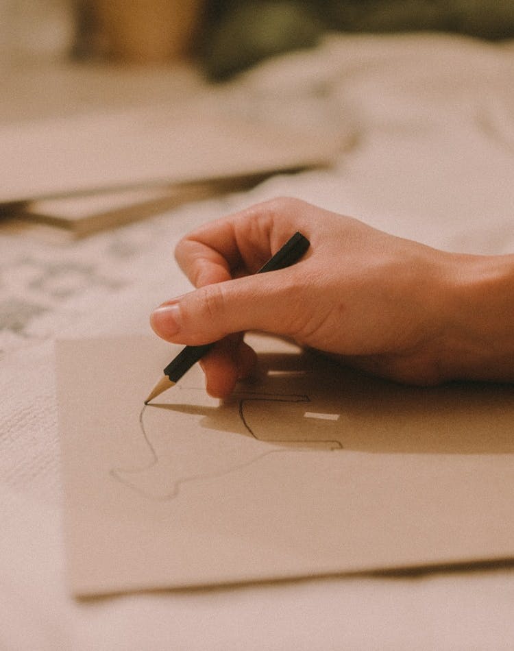 dessin de la broderie du t-shirt pour femmes en pur coton blanc atelier unes