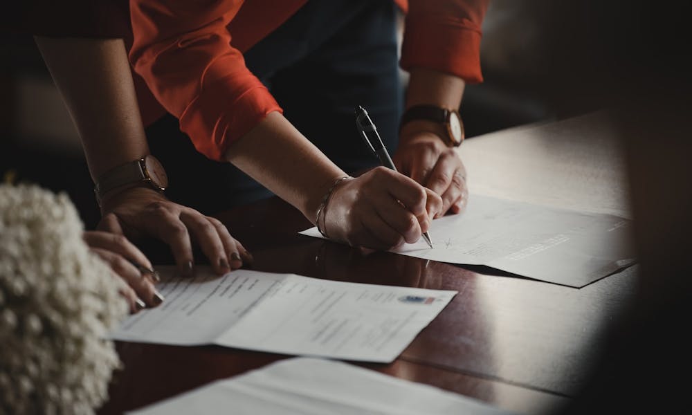 fournisseurs d'atelier unes en train de signer le code de conduite