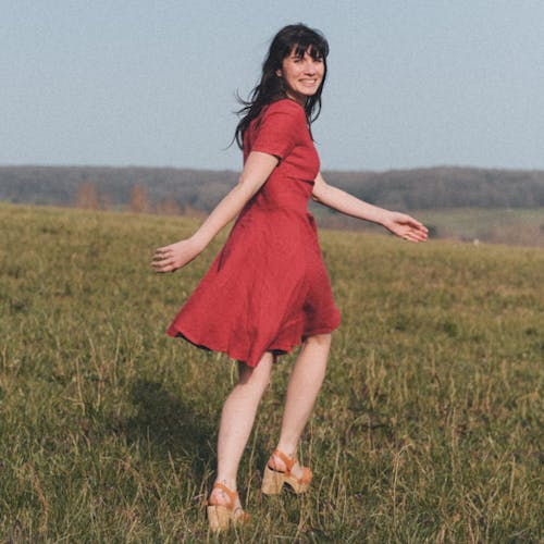 robe pia rouge atelier unes à précommander