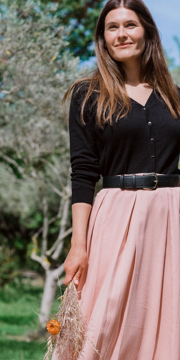 jupe midi évasée rose poudré fluide pour femmes atelier unes