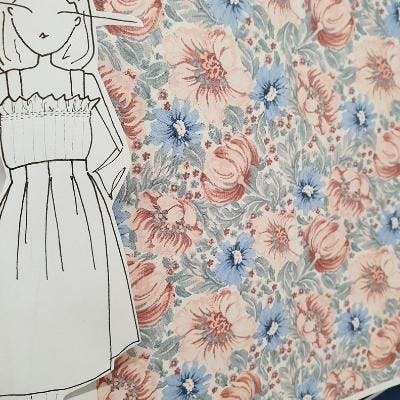 essayage jupe midi dans notre atelier à paris pour tester vêtements en précommande cabine dans le 19ème arrondissement chez atelier unes imprimé fleur