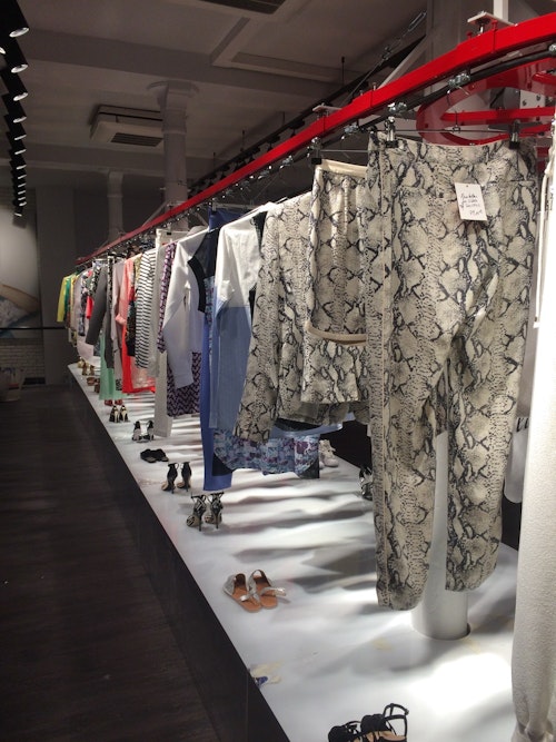Clothing Conveyor photo 2