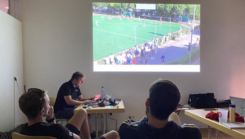 Feedback sessions with referees: post-match-analysis 