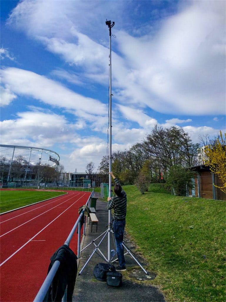 Hochstativ am Spielfeldrand