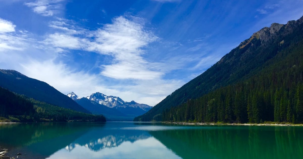 A photo of mountains around a lake during daytime 