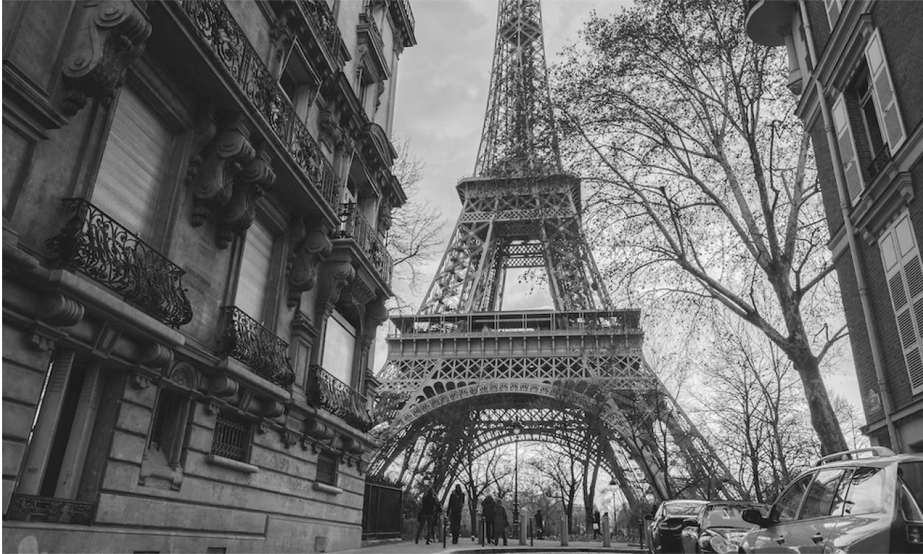 A street view image of the Eiffle tower.
