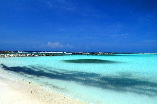 A beautiful view of a beachfront under the blue sky during daytime