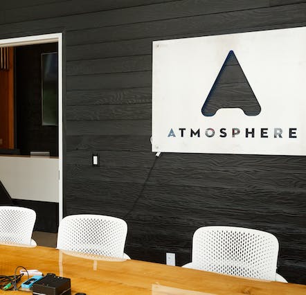 The front desk - Atmosphere TV