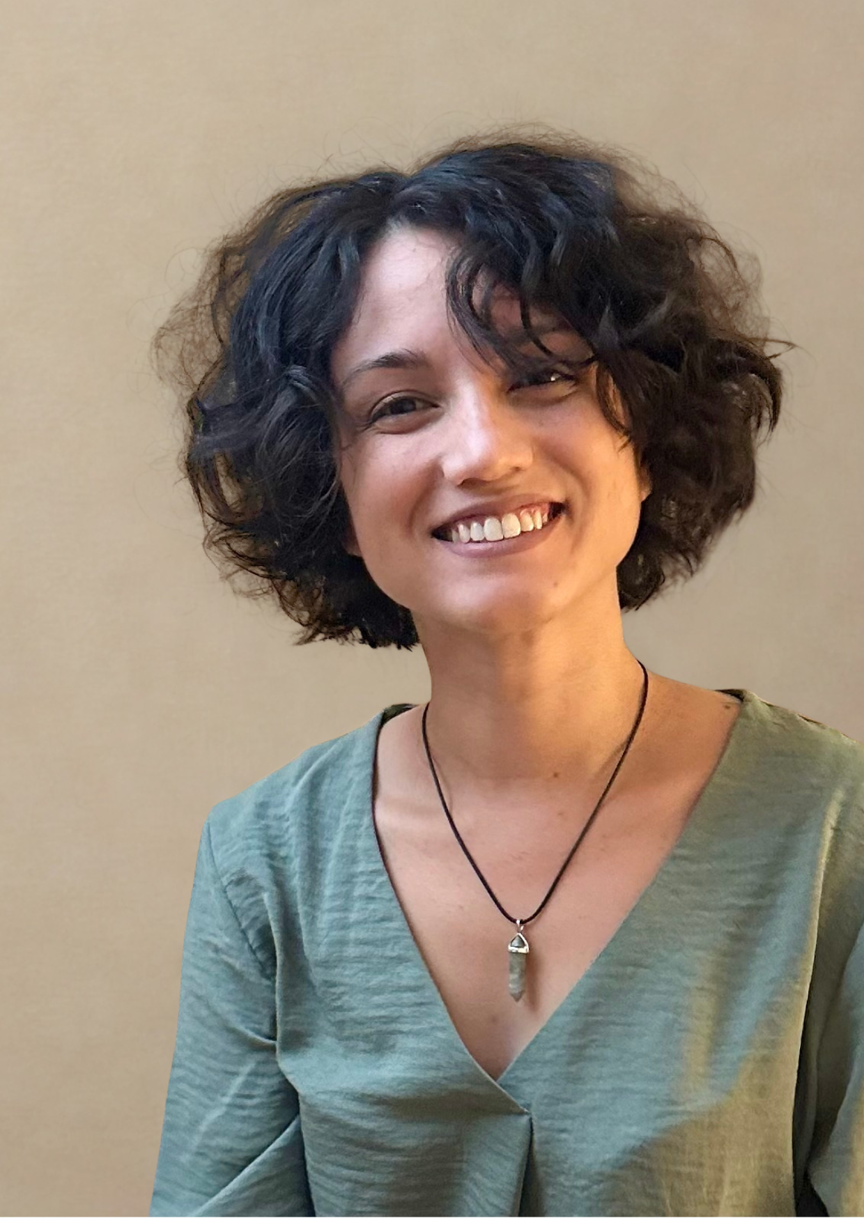 Aurélie KOCH sophrologue et professeure de yoga spécialisée en périnatalité, format portrait