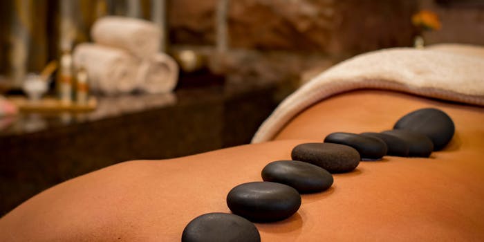 Massage aux huiles et aux pierres chaudes – détente et relaxation – lâcher prise – soin énergétique LaHoChi et Reïki.