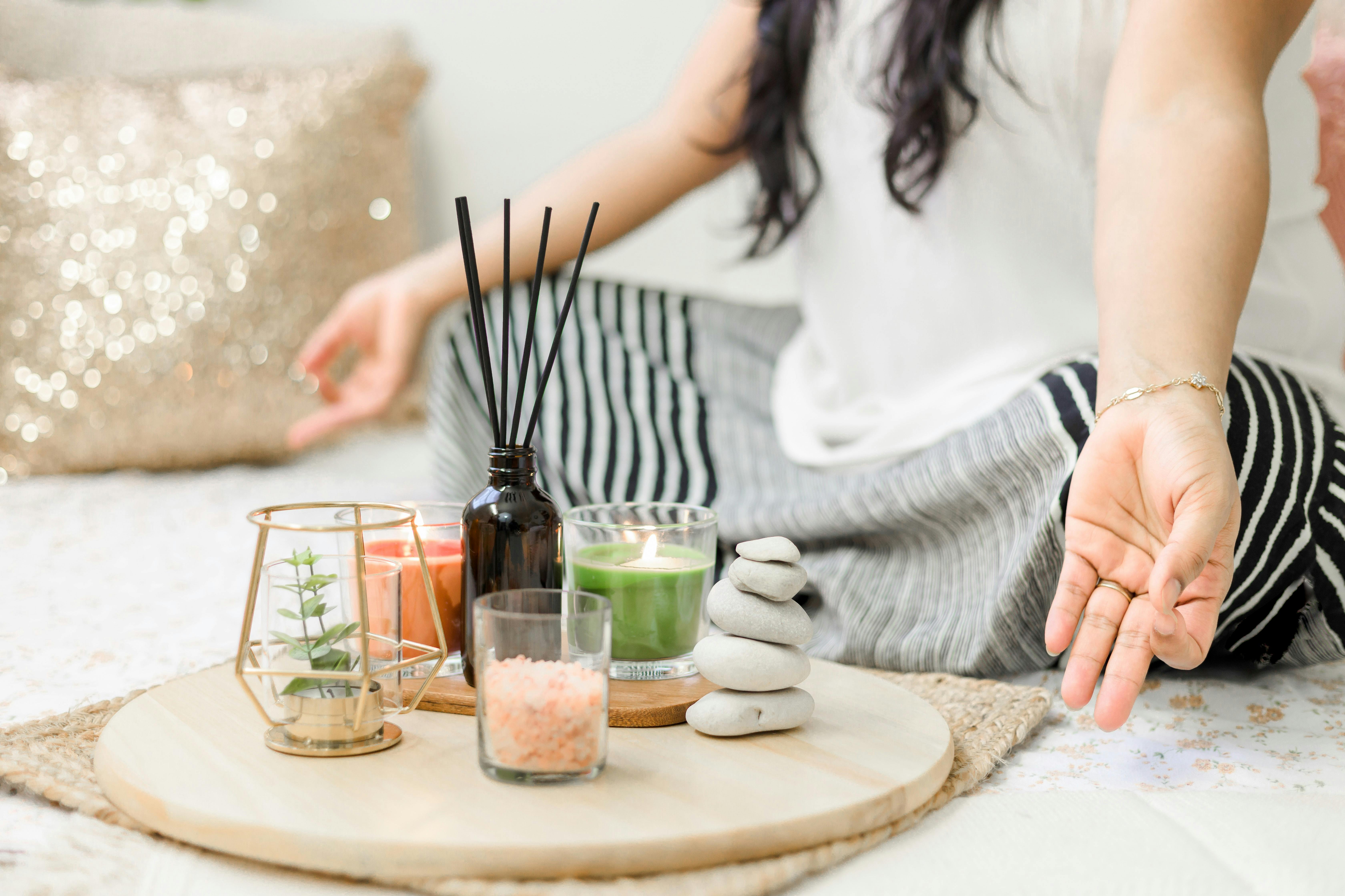 Accompagnement et coaching – programme bien être et coaching sur mesure – méditation – naturopathie – soin énergétique Reïki et LaHoChi – Photo-Thérapie – Massage aux pierres chaudes – Qi Gong des 6 sons.