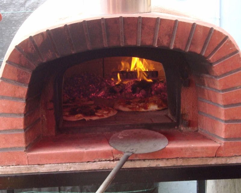 Pohutukawa in pizza oven
