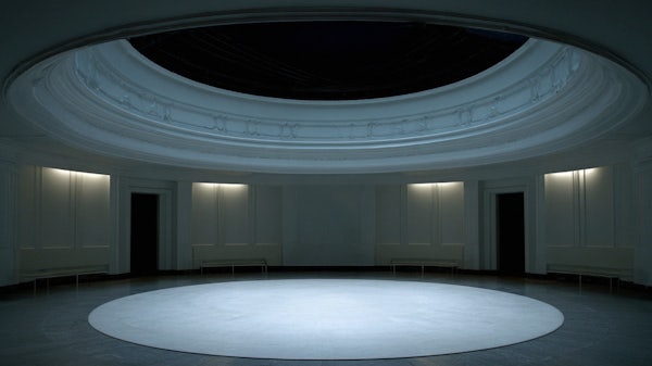 Set design for fashion scene by Aurélie Aulaire – visual atmosphere