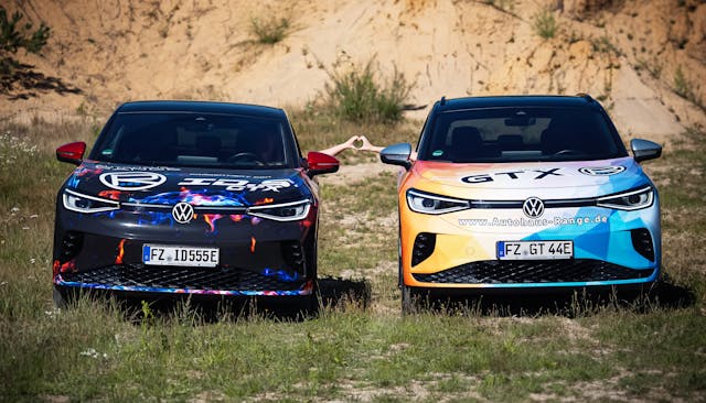 Foto von zwei Volkswagen-Modellen