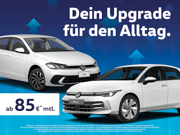 Weißer Polo und Weißer Golf auf einem blauen Hintergrund mit dem Text Dein Upgrade für den Alltag.