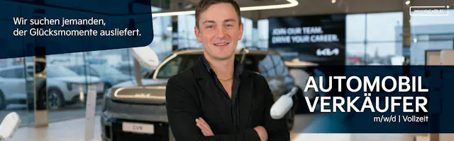 Autmobilverkäufer gesucht für Kia | Autohaus Range | Tobias vor einem Kia EV9