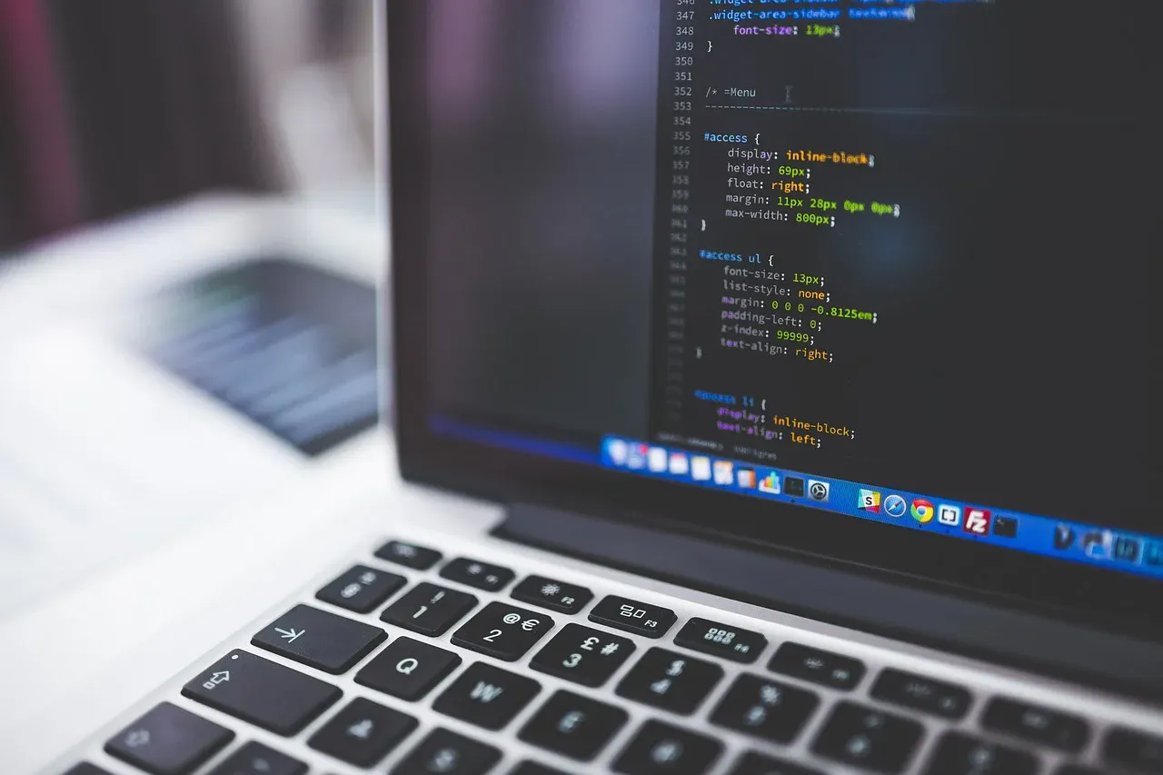 developer coding on laptop screen for Jira project management