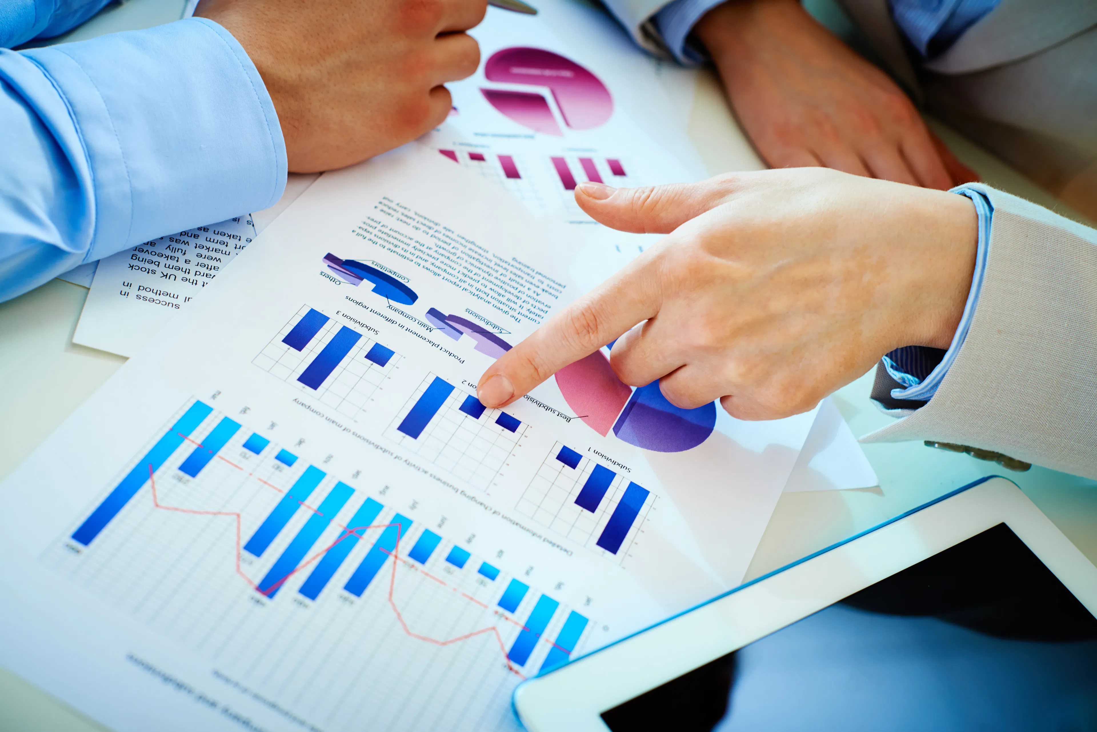 hands pointing at bar chart for software QA metrics